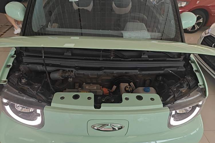 Used Chery QQ Ice Cream 2022 120km Conical Shape Lithium Iron Phosphate Engine Bay
