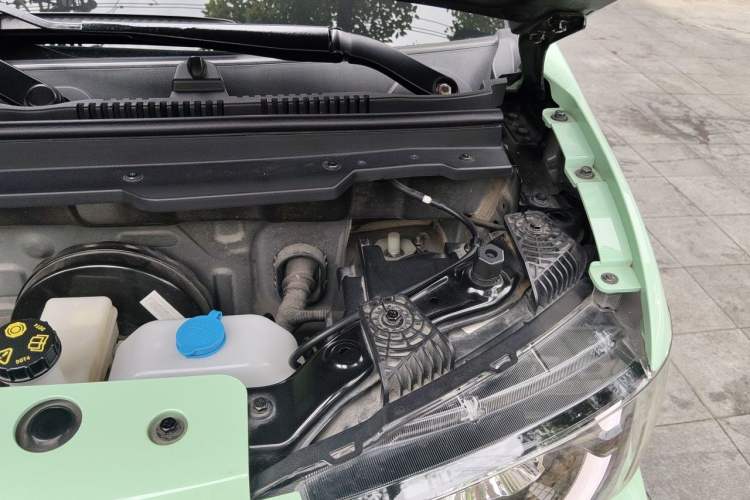 Used Chery QQ Ice Cream 2022 170km Sundae Phosphate Lithium-Ion Engine Bay Left