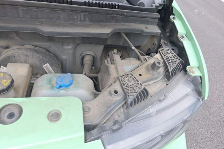 Used Chery QQ Ice Cream 2022 170km Sundae Phosphate Lithium-Ion Engine Bay Left