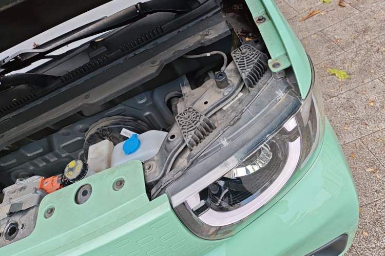 Used Chery QQ Ice Cream 2022 170km Sundae Phosphate Lithium-Ion Engine Bay Left