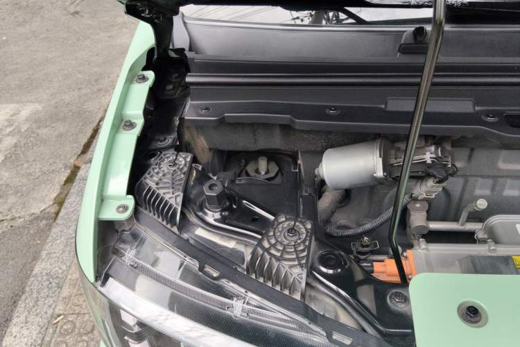 Used Chery QQ Ice Cream 2022 170km Sundae Phosphate Lithium-Ion Engine Bay Right