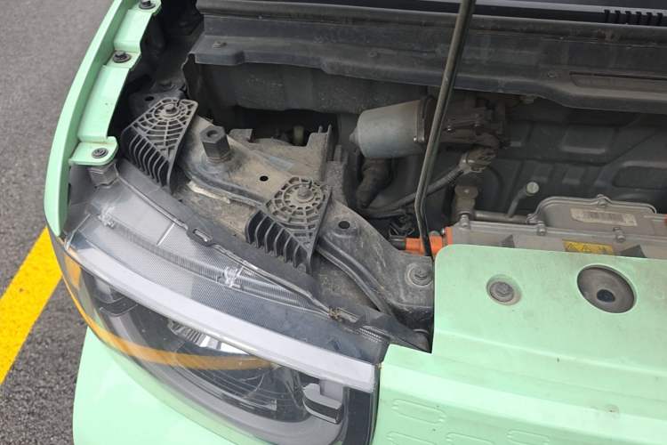 Used Chery QQ Ice Cream 2022 170km Sundae Phosphate Lithium-Ion Engine Bay Right
