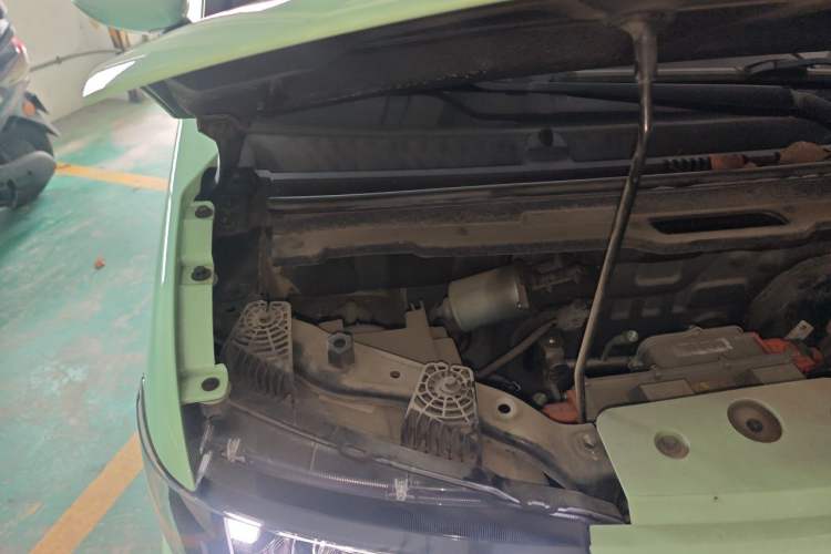 Used Chery QQ Ice Cream 2022 120km Conical Shape Lithium Iron Phosphate Engine Bay Right