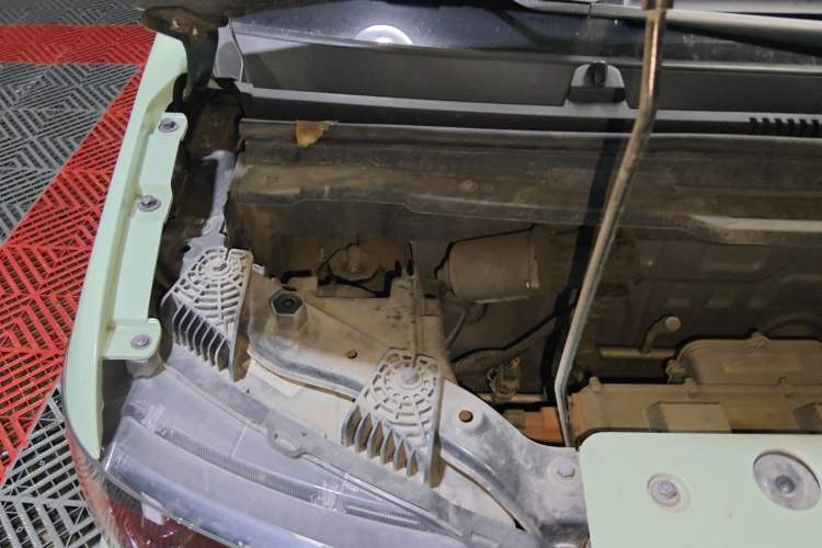 Used Chery QQ Ice Cream 2022 120km Conical Shape Lithium Iron Phosphate Engine Bay Right