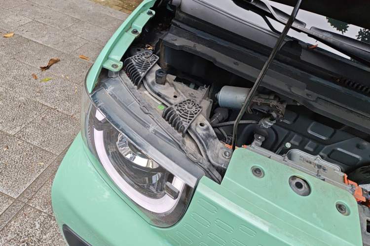 Used Chery QQ Ice Cream 2022 170km Sundae Phosphate Lithium-Ion Engine Bay Right