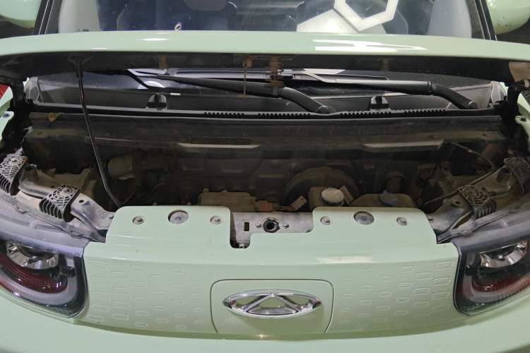 Used Chery QQ Ice Cream 2022 120km Conical Shape Lithium Iron Phosphate Engine Bay