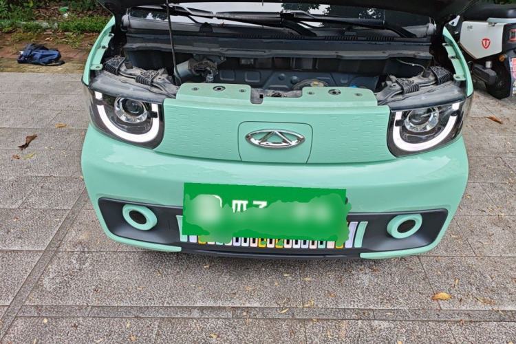 Used Chery QQ Ice Cream 2022 170km Sundae Phosphate Lithium-Ion Engine Bay