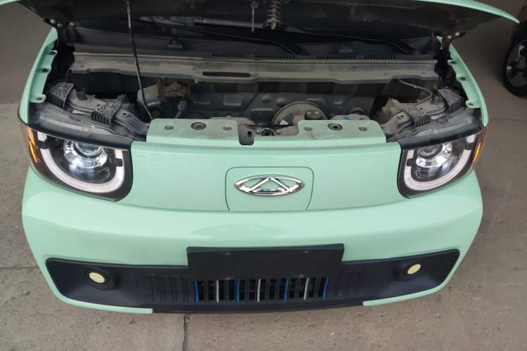 Used Chery QQ Ice Cream 2022 170km Sundae Phosphate Lithium-Ion Engine Bay