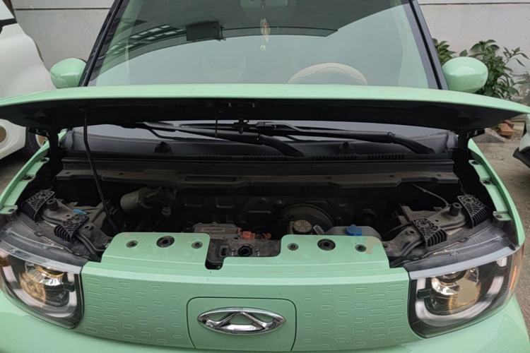 Used Chery QQ Ice Cream 2022 120km Conical Shape Lithium Iron Phosphate Engine Bay