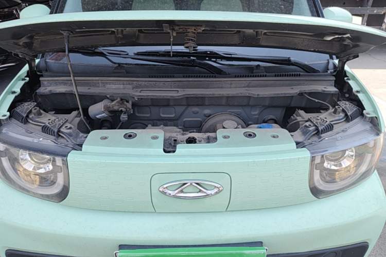 Used Chery QQ Ice Cream 2022 170km Sundae Phosphate Lithium-Ion Engine Bay