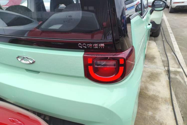 Used Chery QQ Ice Cream 2022 170km Sundae Phosphate Lithium-Ion Exterior 3
