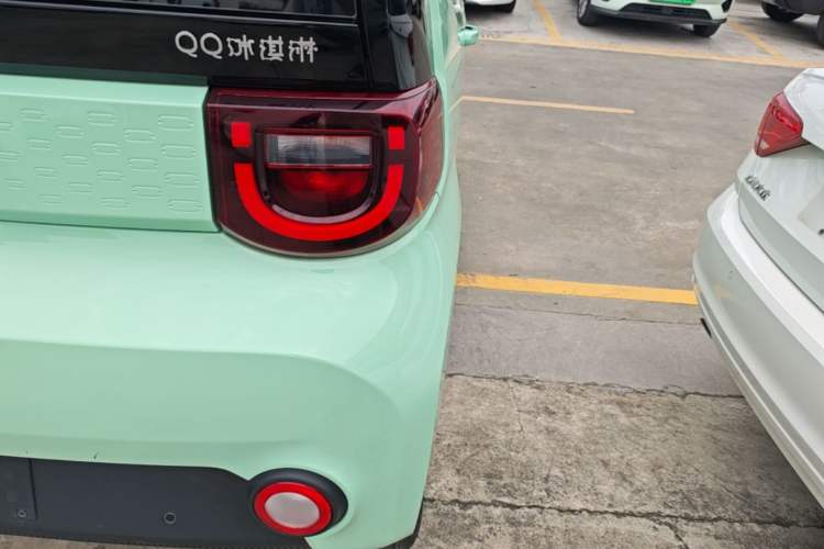 Used Chery QQ Ice Cream 2022 120km Conical Shape Lithium Iron Phosphate Exterior 3