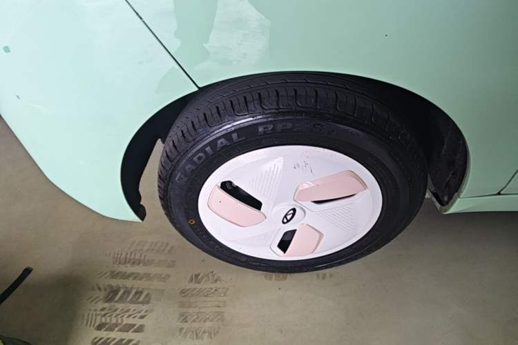 Used Chery QQ Ice Cream 2022 170km Sundae Phosphate Lithium-Ion Exterior 4