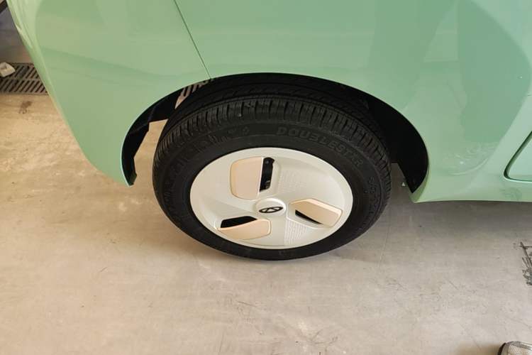 Used Chery QQ Ice Cream 2022 170km Sundae Phosphate Lithium-Ion Exterior 5