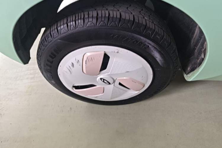 Used Chery QQ Ice Cream 2022 170km Sundae Phosphate Lithium-Ion Exterior 5