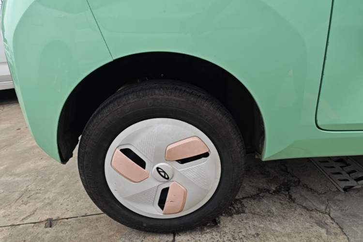 Used Chery QQ Ice Cream 2022 120km Conical Shape Lithium Iron Phosphate Exterior 5