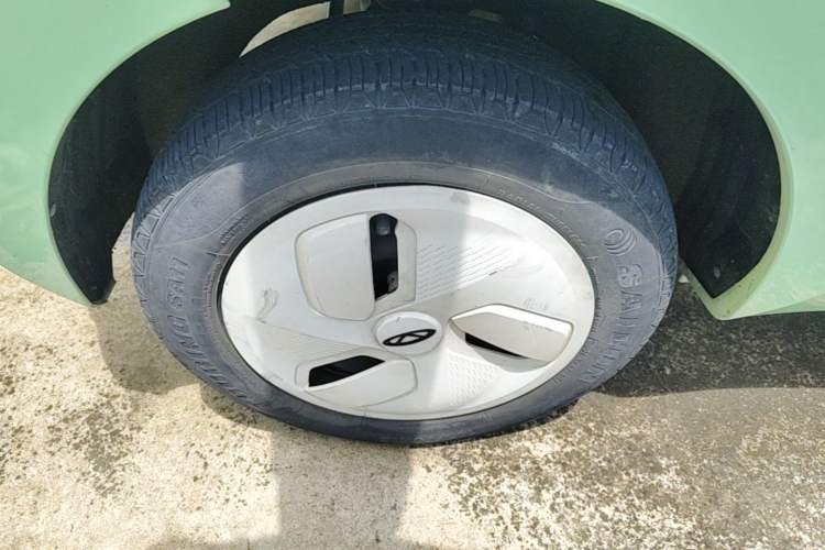 Used Chery QQ Ice Cream 2022 170km Sundae Phosphate Lithium-Ion Exterior 5