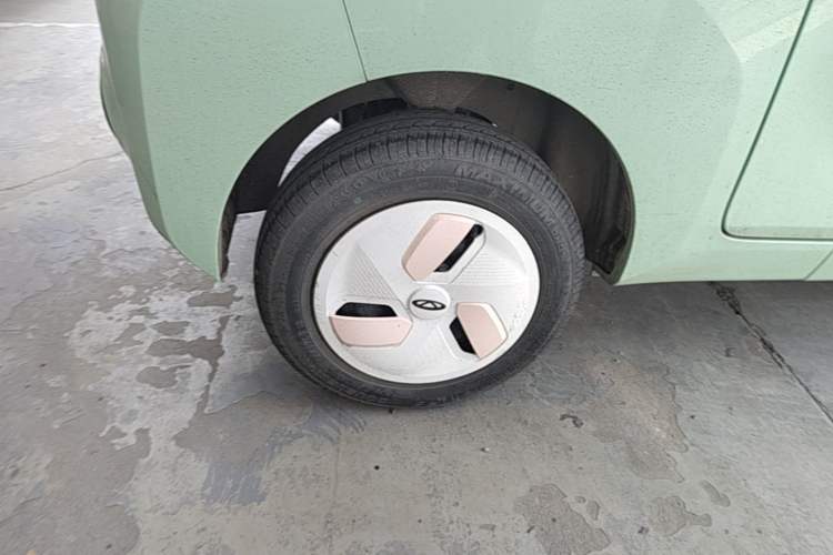 Used Chery QQ Ice Cream 2022 170km Sundae Phosphate Lithium-Ion Exterior 5