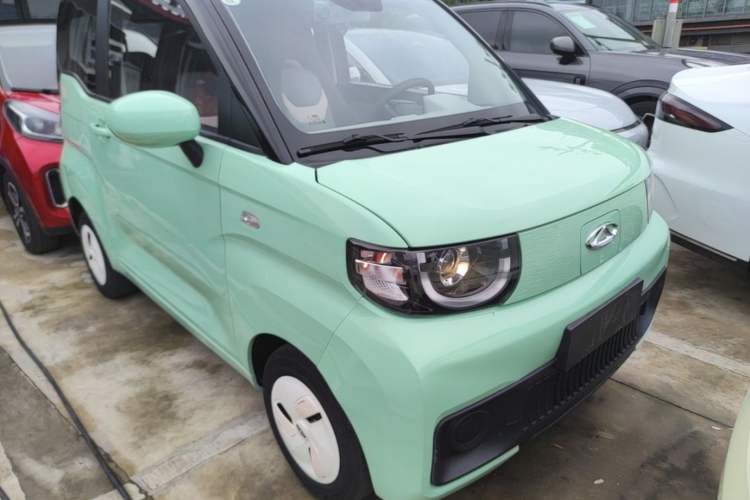 Used Chery QQ Ice Cream 2022 170km Sundae Phosphate Lithium-Ion Front Right 45 Deg