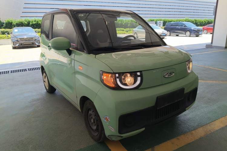 Used Chery QQ Ice Cream 2022 170km Sundae Phosphate Lithium-Ion Front Right 45 Deg