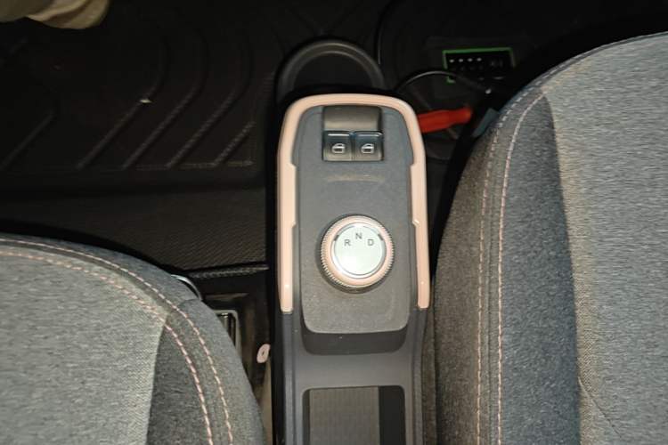 Used Chery QQ Ice Cream 2022 170km Sundae Phosphate Lithium-Ion Gear Lever
