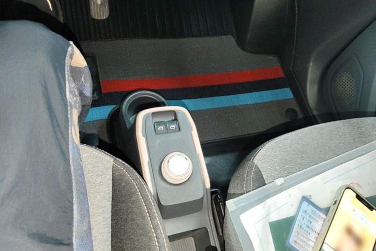 Used Chery QQ Ice Cream 2022 170km Sundae Phosphate Lithium-Ion Gear Lever