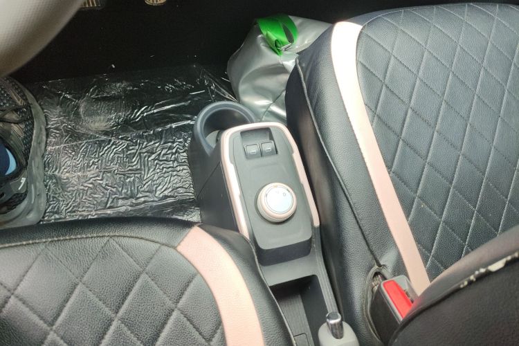 Used Chery QQ Ice Cream 2022 170km Sundae Phosphate Lithium-Ion Gear Lever