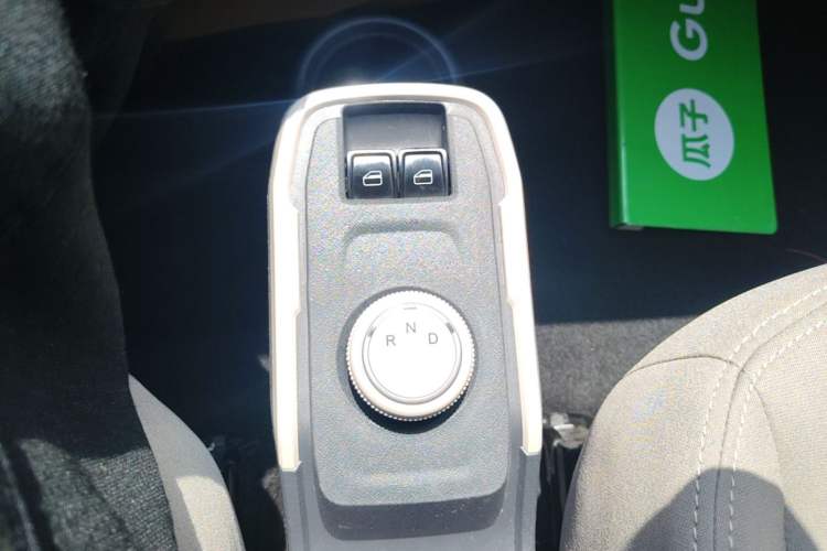 Used Chery QQ Ice Cream 2022 170km Sundae Phosphate Lithium-Ion Gear Lever