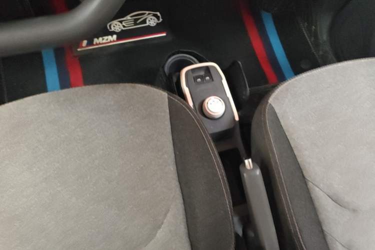 Used Chery QQ Ice Cream 2022 170km Sundae Phosphate Lithium-Ion Gear Lever