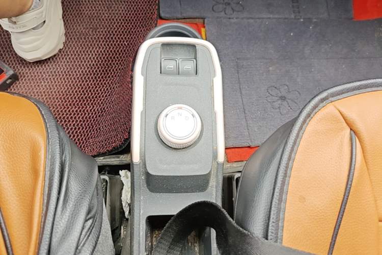 Used Chery QQ Ice Cream 2022 170km Sundae Phosphate Lithium-Ion Gear Lever