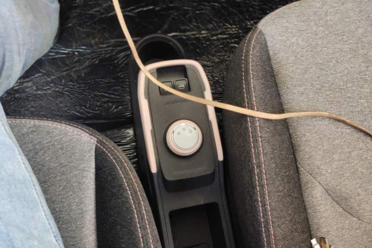 Used Chery QQ Ice Cream 2022 170km Sundae Phosphate Lithium-Ion Gear Lever