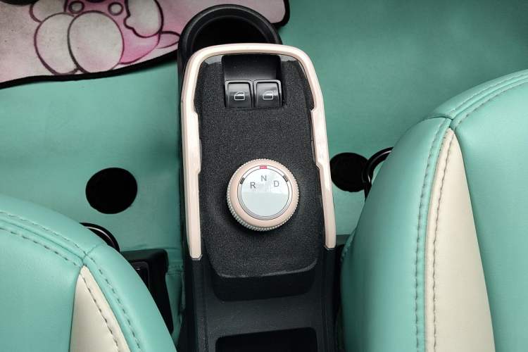 Used Chery QQ Ice Cream 2022 170km Sundae Phosphate Lithium-Ion Gear Lever