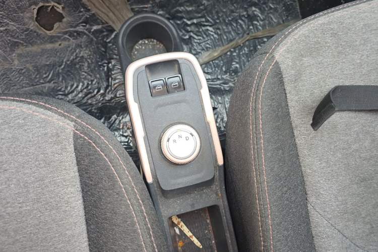 Used Chery QQ Ice Cream 2022 170km Sundae Phosphate Lithium-Ion Gear Lever