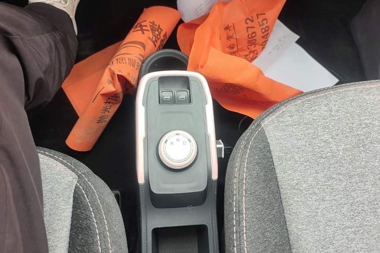 Used Chery QQ Ice Cream 2022 170km Sundae Phosphate Lithium-Ion Gear Lever