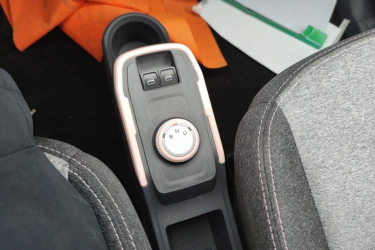 Used Chery QQ Ice Cream 2022 170km Sundae Phosphate Lithium-Ion Gear Lever