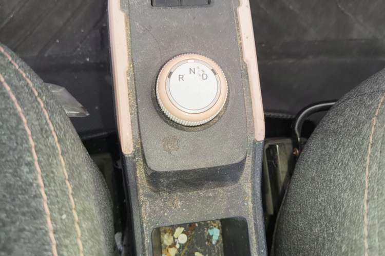 Used Chery QQ Ice Cream 2022 170km Sundae Phosphate Lithium-Ion Gear Lever