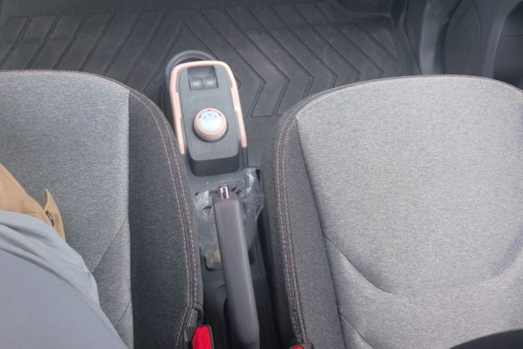 Used Chery QQ Ice Cream 2022 170km Sundae Phosphate Lithium-Ion Gear Lever