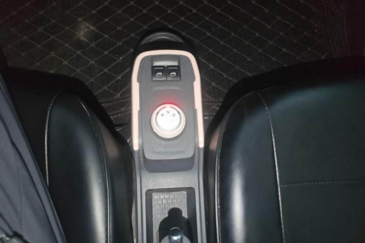 Used Chery QQ Ice Cream 2022 170km Sundae Phosphate Lithium-Ion Gear Lever