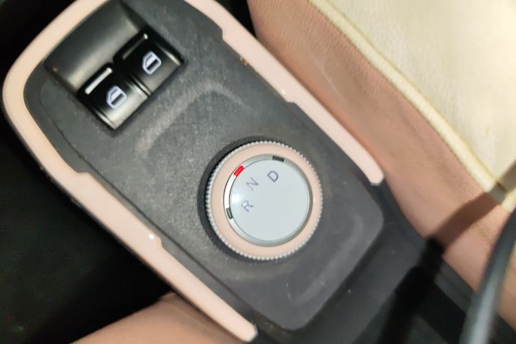 Used Chery QQ Ice Cream 2022 170km Sundae Phosphate Lithium-Ion Gear Lever