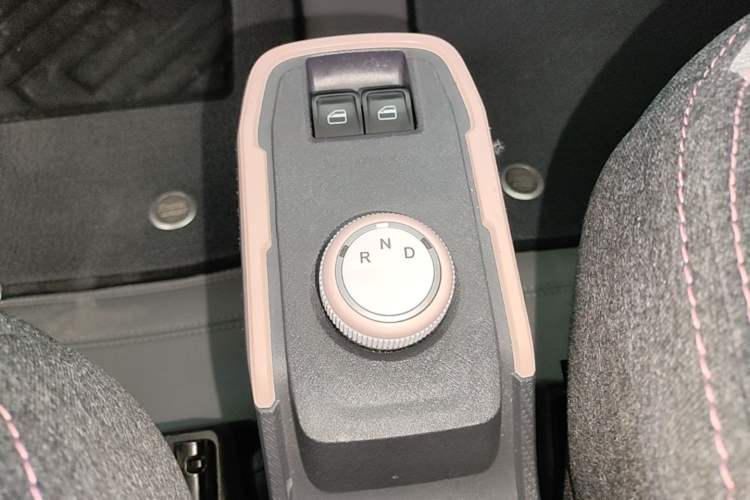 Used Chery QQ Ice Cream 2022 170km Sundae Ternary Lithium Gear Lever