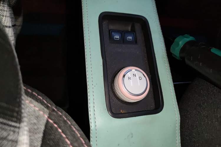 Used Chery QQ Ice Cream 2022 170km Sundae Phosphate Lithium-Ion Gear Lever