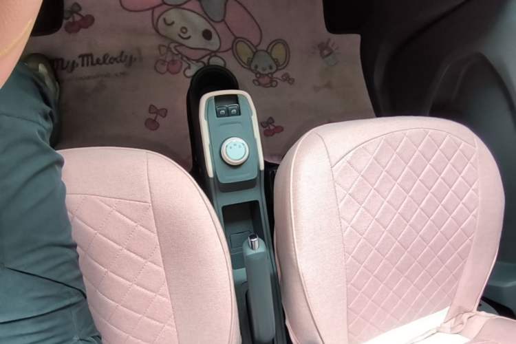 Used Chery QQ Ice Cream 2022 170km Sundae Phosphate Lithium-Ion Gear Lever