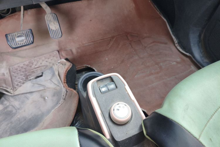 Used Chery QQ Ice Cream 2022 120km Milkshake Phosphate Lithium-Iron Gear Lever