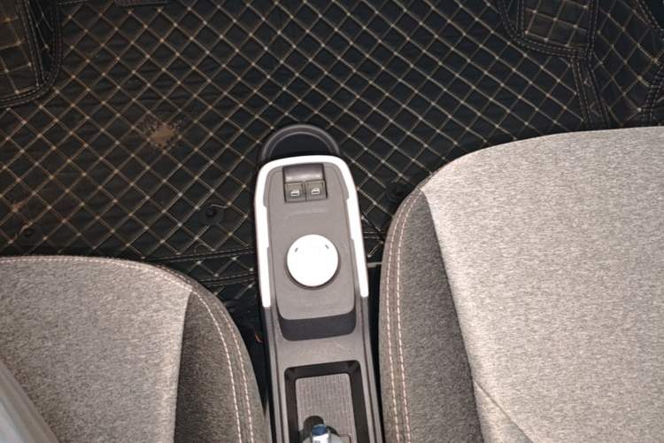Used Chery QQ Ice Cream 2022 170km Sundae Phosphate Lithium-Ion Gear Lever