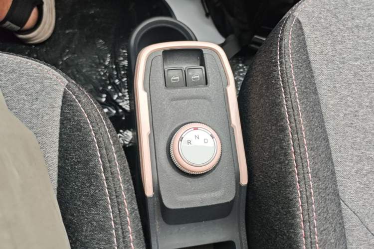 Used Chery QQ Ice Cream 2022 120km Conical Shape Lithium Iron Phosphate Gear Lever