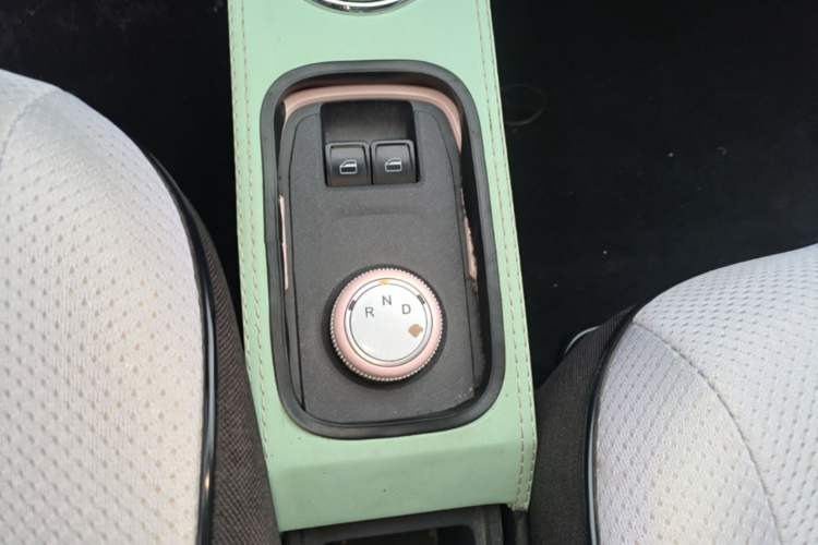 Used Chery QQ Ice Cream 2022 120km Conical Shape Lithium Iron Phosphate Gear Lever