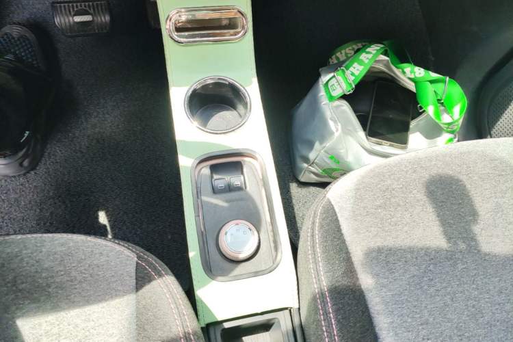 Used Chery QQ Ice Cream 2022 170km Sundae Phosphate Lithium-Ion Gear Lever