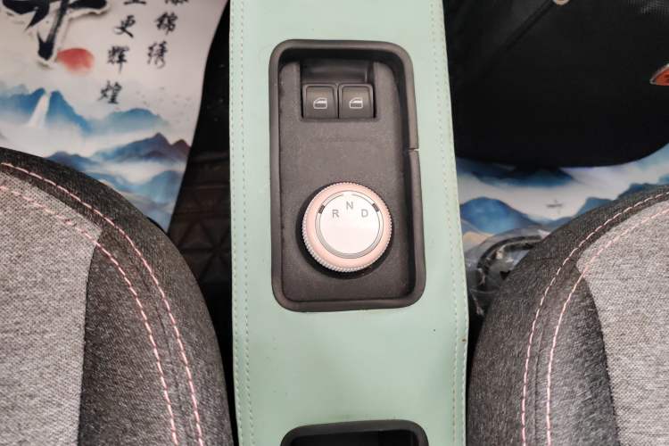 Used Chery QQ Ice Cream 2022 170km Sundae Phosphate Lithium-Ion Gear Lever