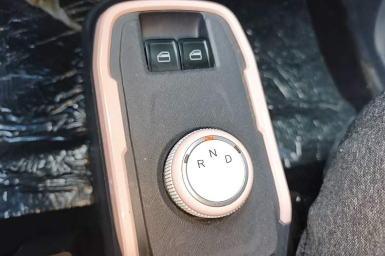 Used Chery QQ Ice Cream 2022 170km Sundae Ternary Lithium Gear Lever