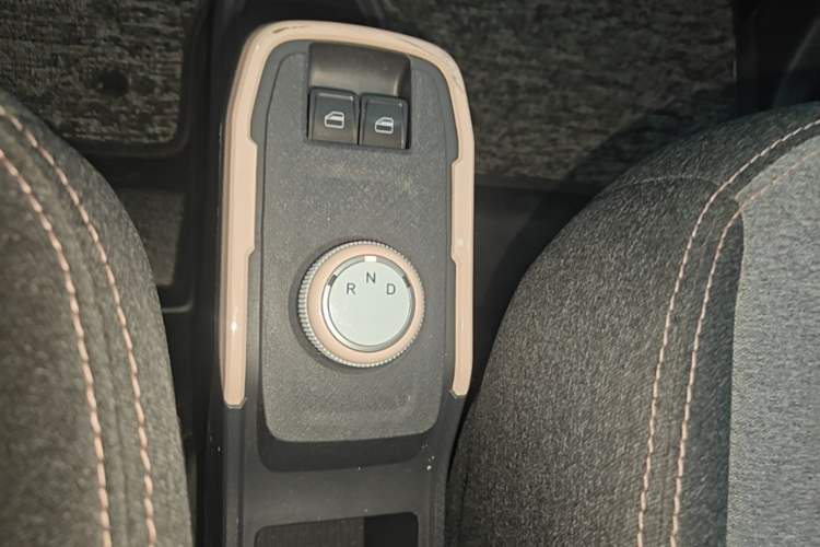 Used Chery QQ Ice Cream 2022 120km Conical Shape Lithium Iron Phosphate Gear Lever